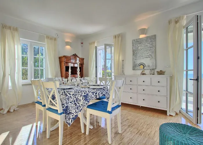 Del Mar 펜션 풀라